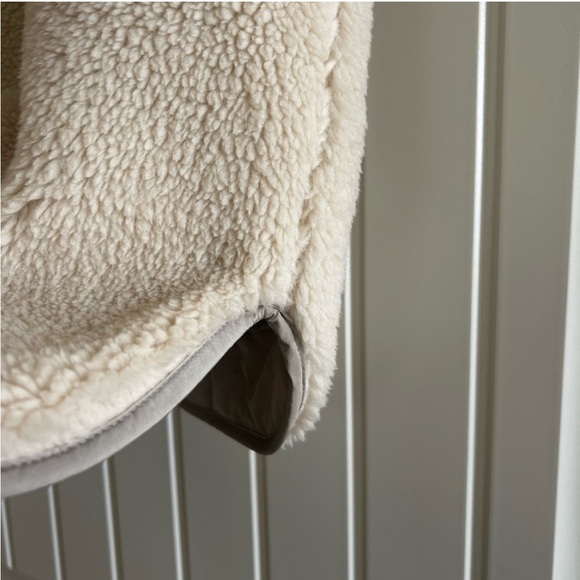 Varley Covey Reversible Quilt Gilet VEST
NWT
Size medium - Picture 7 of 14